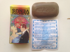 Miel de Amor: Love Honey - Soap to help you in your love life. Bar stamped with 'Miel de Amor', and the Jabon Venus logo